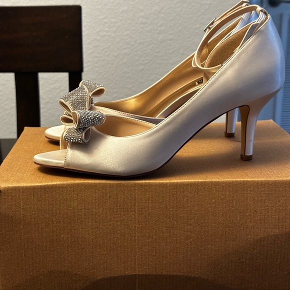ANKLE STRAP SATIN PUMPS - Picture 2 of 7